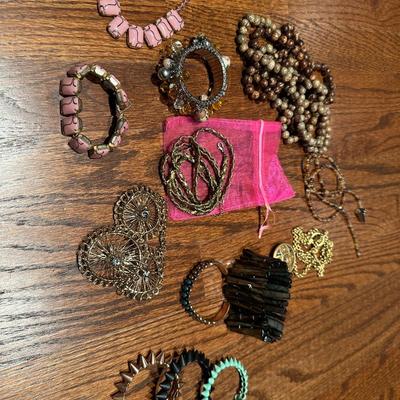 COSTUME JEWELRY LOT