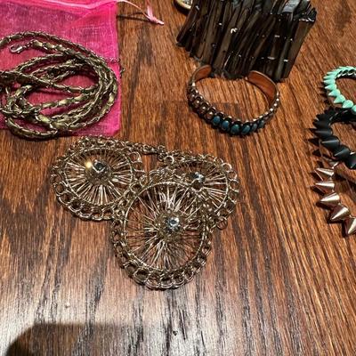 COSTUME JEWELRY LOT