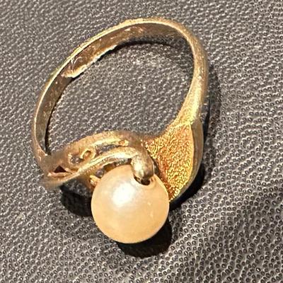 14 KT GOLD PEARL RING