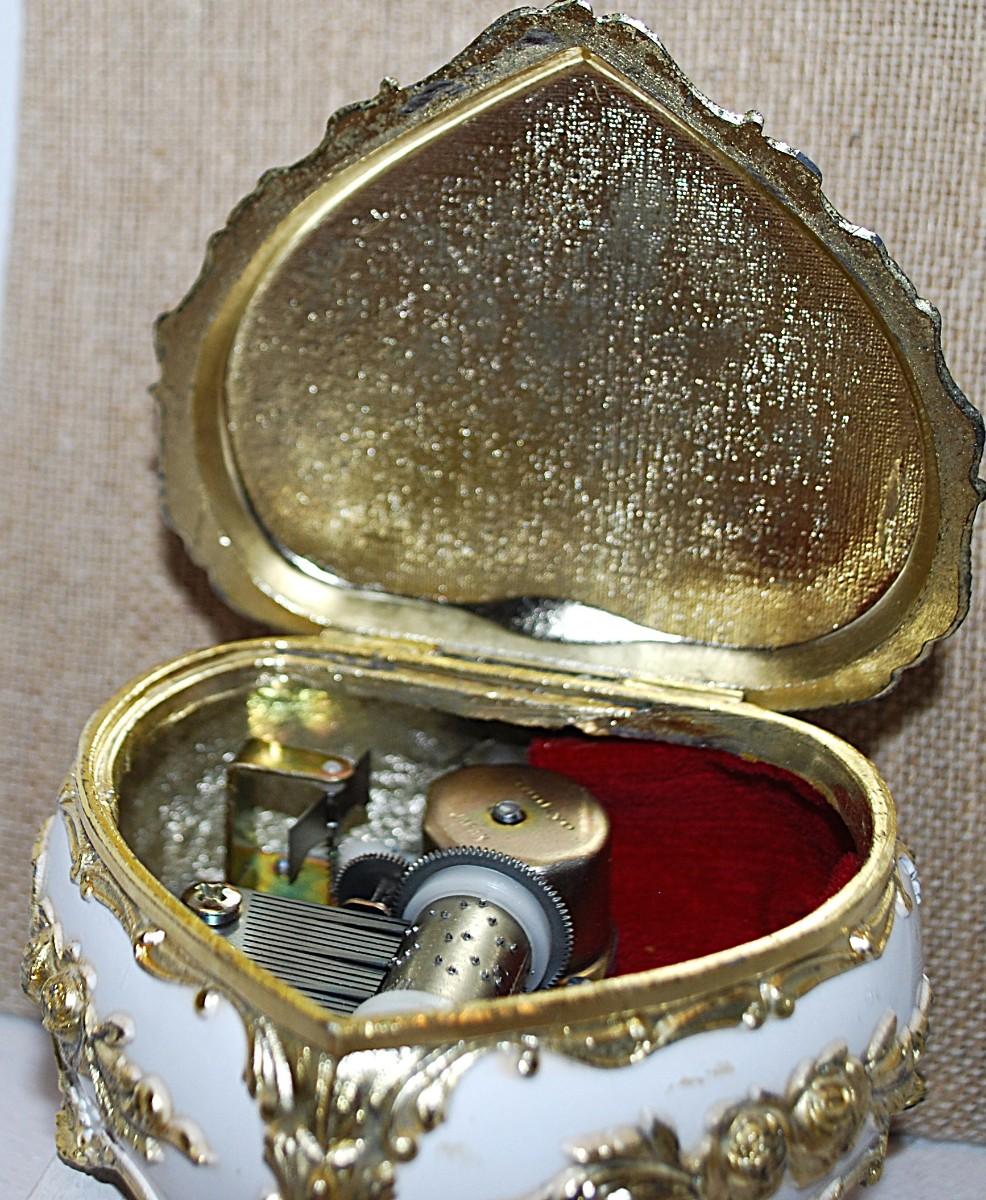 Heart Shape HINGED Trinket/Music Box Combo 3 ¾ Heart Shape HINGED Trinket/Music Box Combo 3 ¾