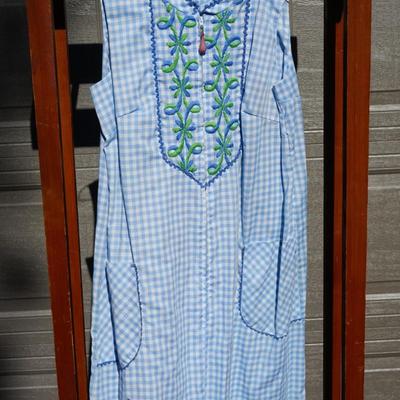 VINTAGE BLUE GINHAM SMOCK DRESS WITH EMBROIDERY