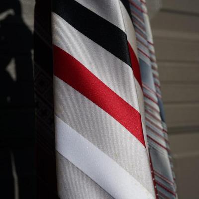 GROUPING OF VINTAGE MENS TIES SILK AND WOOLEN