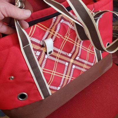pet carrier $10