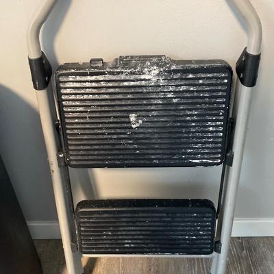 Rubbermaid trashcan, stepstool