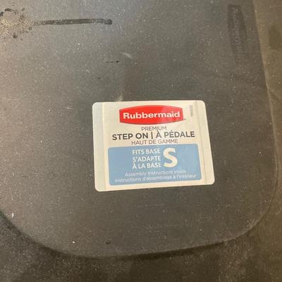 Rubbermaid trashcan, stepstool