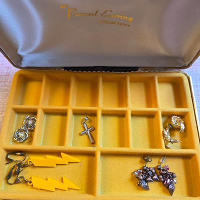 Misc box of jewelry