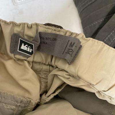 Hooded fleece sweatshirt and men’s pants