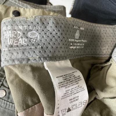 Hooded fleece sweatshirt and men’s pants