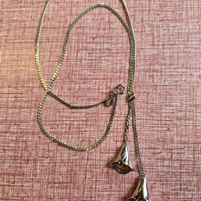 Pretty Silver Floral Necklace