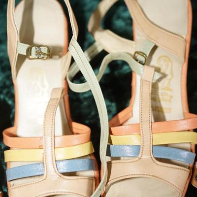SIX PAIRS OF VINTAGE LADIES SANDLES AND DRESS SHOES 1960-1970'S