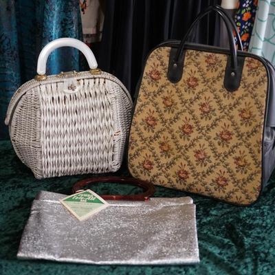 GROUPING OF THREE VINTAGE PURSES /WHITE WOVEN STRAW, CLOTH NEEDLEPOINT STYLE FABRIC &VINYL, SILVERTONE FABRIC WITH PLASTIC HANDLE NOT...