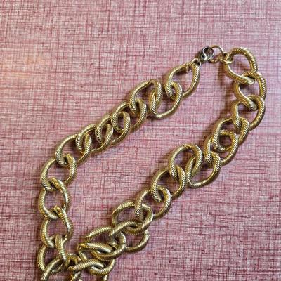 Chunky goldtone link necklace