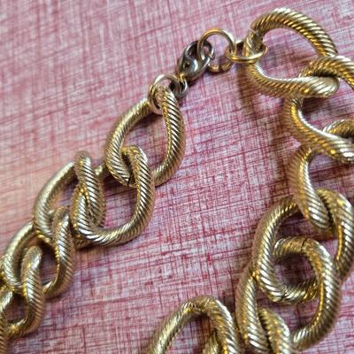 Chunky goldtone link necklace