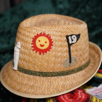 A VERY FUN VINTAGE PAIR OF MEN'S GOLFING HATS. DECORATED STRAW / WOODLEN TA,