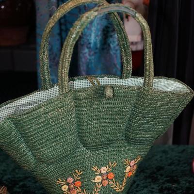 VINTAGE GROUPING A VERY CUTE STRAW HANDBAG, UNIVERSITY SILK SCARF & PAIR OF GOLD COLORED SANDLES