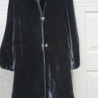 VINTAGE MUTTON STYLE LADIES COAT IN GOOD CONDITION- LARGE