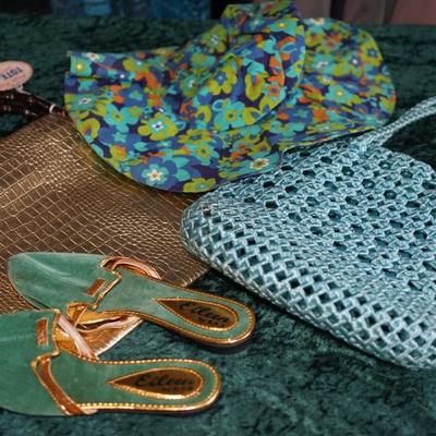 GROUPING OF VINTAGE LADIES BAGS /FUNKY FLOWER HAT & VINTAGE SLIP ON SANDLES