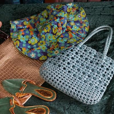 GROUPING OF VINTAGE LADIES BAGS /FUNKY FLOWER HAT & VINTAGE SLIP ON SANDLES