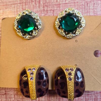 Lot of 2 clip earrings