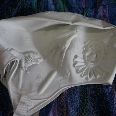 VINTAGE 60'S LADIES SWIM SUITE W/UNIQUE RUBBER SWIM CAP W/ ANIMALS EMBOSSED