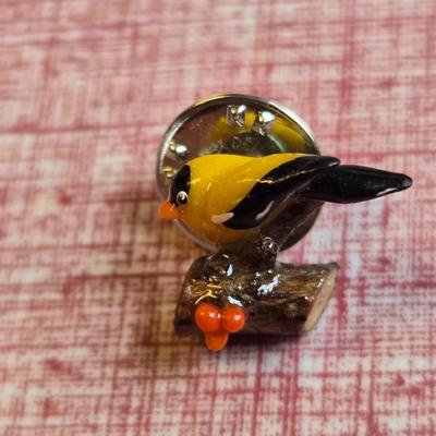 Lot of 3 pins