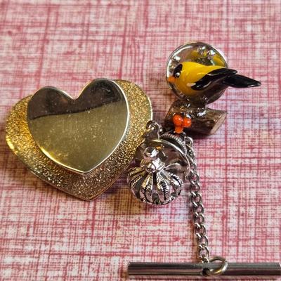 Lot of 3 pins