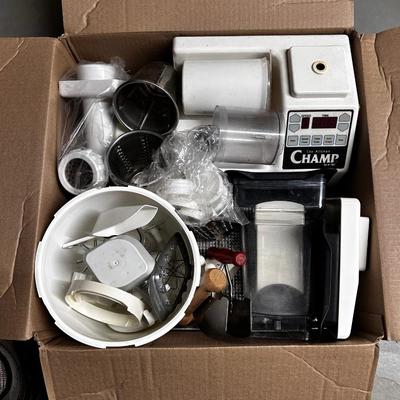 The Kitchen Champ - vintage juicer