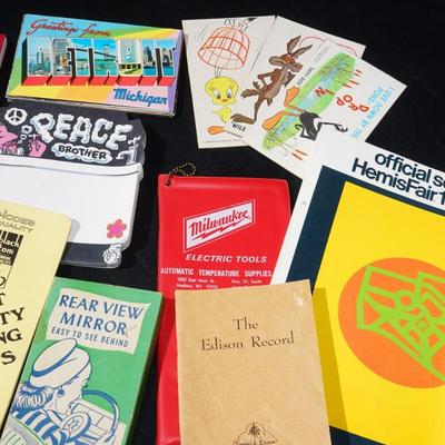 LARGE LOT OF PAPER ITEMS TO INCLUDE ADVERTISING, POST CARDS FROM THE 1960'S