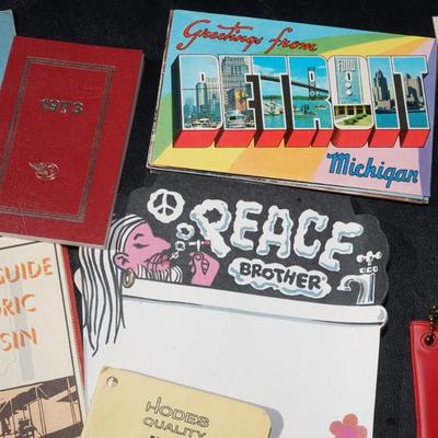 LARGE LOT OF PAPER ITEMS TO INCLUDE ADVERTISING, POST CARDS FROM THE 1960'S