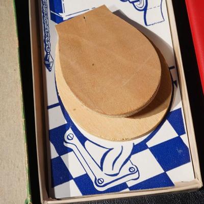 LARGE LOT OF PAPER ITEMS TO INCLUDE ADVERTISING, POST CARDS FROM THE 1960'S