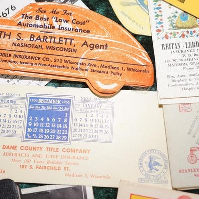 LARGE LOT OF PAPER ITEMS TO INCLUDE ADVERTISING, POST CARDS FROM THE 1960'S