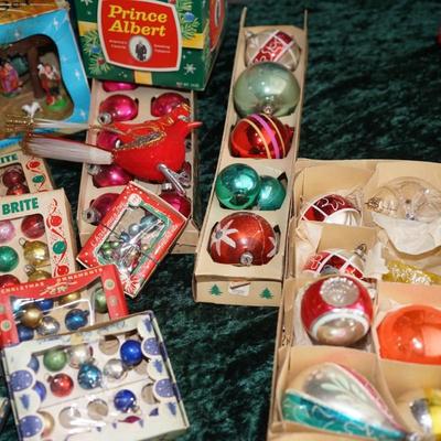 VINTAGE ORAMENTS. MINI STAR BRITES, PLASTIC NATIVITY, 60'S ORNAMENTS