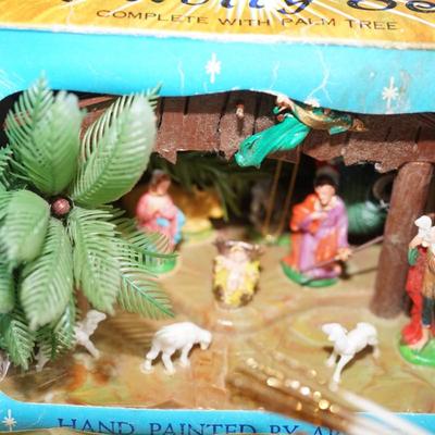 VINTAGE ORAMENTS. MINI STAR BRITES, PLASTIC NATIVITY, 60'S ORNAMENTS