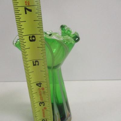 Hand Blown Emerald Green Art Glass Swirl Ruffle 6" Vase #24
