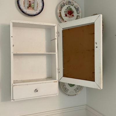 UD742 Antique Wooden White Medicine Cabinet