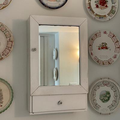 UD742 Antique Wooden White Medicine Cabinet