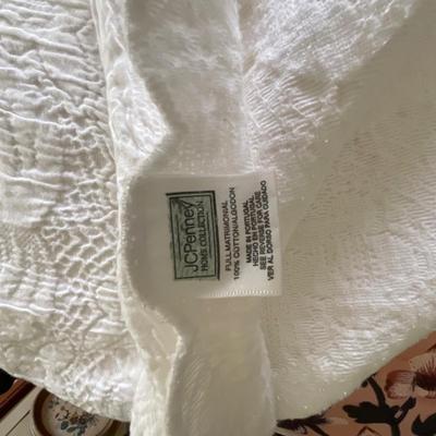 UD749 White Matelasse Cotton Bedspread with Shams