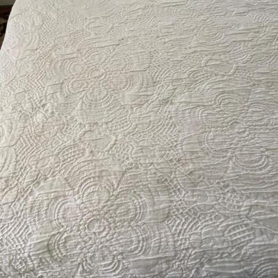 UD749 White Matelasse Cotton Bedspread with Shams