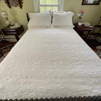 UD749 White Matelasse Cotton Bedspread with Shams