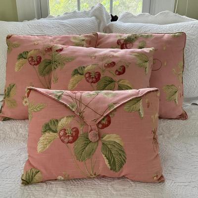 UD750 Set of 4 Custom Made Strawberry Pattern Pillows