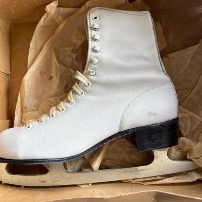 Vintage Ladies Ice Skates