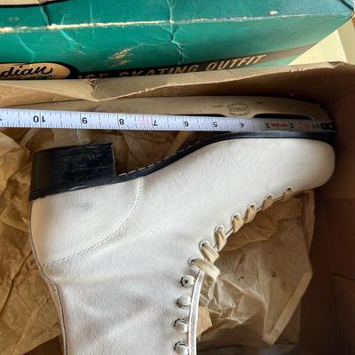 Vintage Ladies Ice Skates