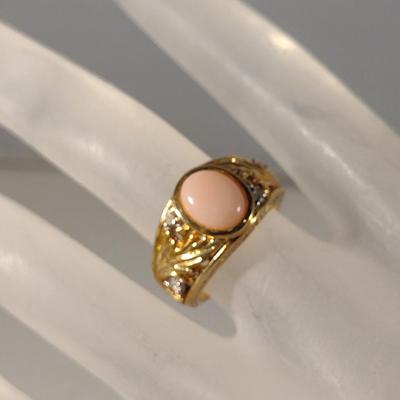 18 Karat Yellow Gold and Diamond Ring- Size 6- Approx Weight 11.0 Grams (#32)