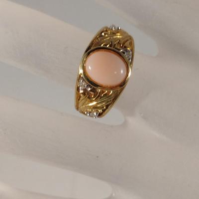 18 Karat Yellow Gold and Diamond Ring- Size 6- Approx Weight 11.0 Grams (#32)