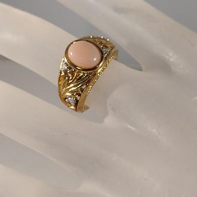 18 Karat Yellow Gold and Diamond Ring- Size 6- Approx Weight 11.0 Grams (#32)