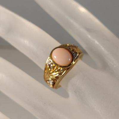 18 Karat Yellow Gold and Diamond Ring- Size 6- Approx Weight 11.0 Grams (#32)