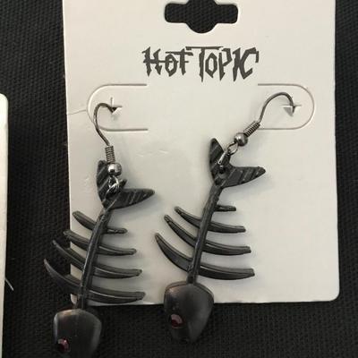 Hot topic, black fish, scale, earrings & white