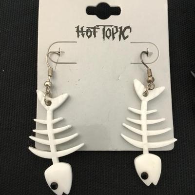 Hot topic, black fish, scale, earrings & white
