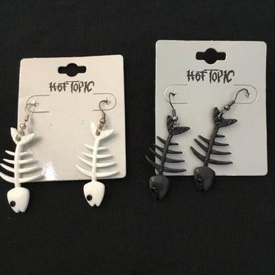 Hot topic, black fish, scale, earrings & white