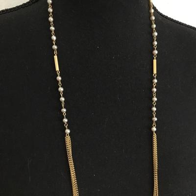 Beautiful, vintage, elegant mid-century, gold tone, faux pearl chain fashion necklace